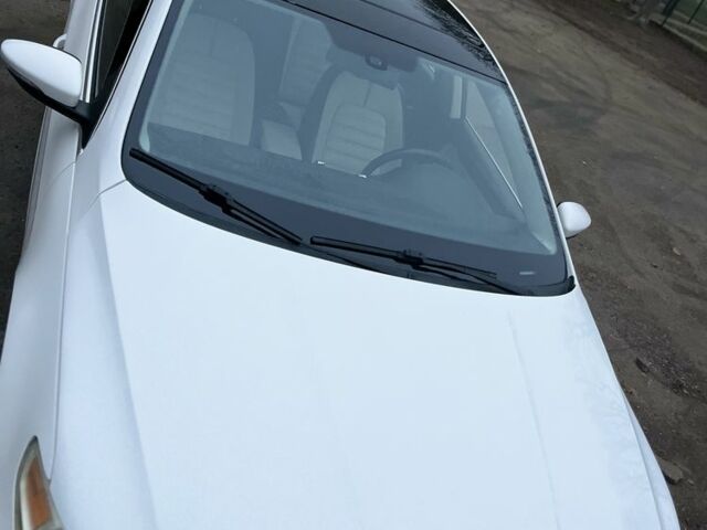 Белый Фольксваген Пассат СС, объемом двигателя 2 л и пробегом 247 тыс. км за 9200 $, фото 1 на Automoto.ua