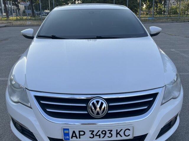 Белый Фольксваген Пассат СС, объемом двигателя 2 л и пробегом 215 тыс. км за 8400 $, фото 2 на Automoto.ua