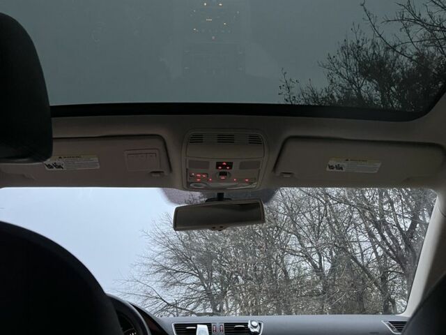 Белый Фольксваген Пассат СС, объемом двигателя 2 л и пробегом 247 тыс. км за 9200 $, фото 4 на Automoto.ua