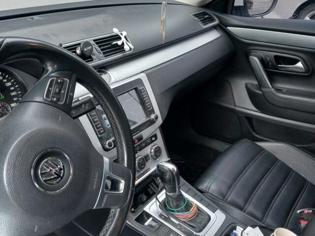 Белый Фольксваген Пассат СС, объемом двигателя 2 л и пробегом 315 тыс. км за 7000 $, фото 2 на Automoto.ua