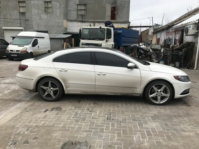 Белый Фольксваген Пассат СС, объемом двигателя 2 л и пробегом 236 тыс. км за 9500 $, фото 4 на Automoto.ua