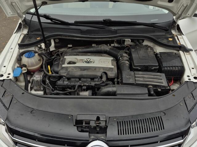 Белый Фольксваген Пассат СС, объемом двигателя 2 л и пробегом 220 тыс. км за 11200 $, фото 15 на Automoto.ua