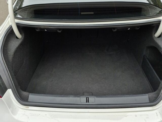 Белый Фольксваген Пассат СС, объемом двигателя 2 л и пробегом 220 тыс. км за 11200 $, фото 14 на Automoto.ua