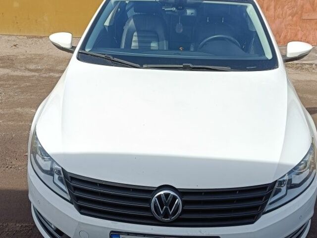 Белый Фольксваген Пассат СС, объемом двигателя 3.6 л и пробегом 257 тыс. км за 9500 $, фото 1 на Automoto.ua