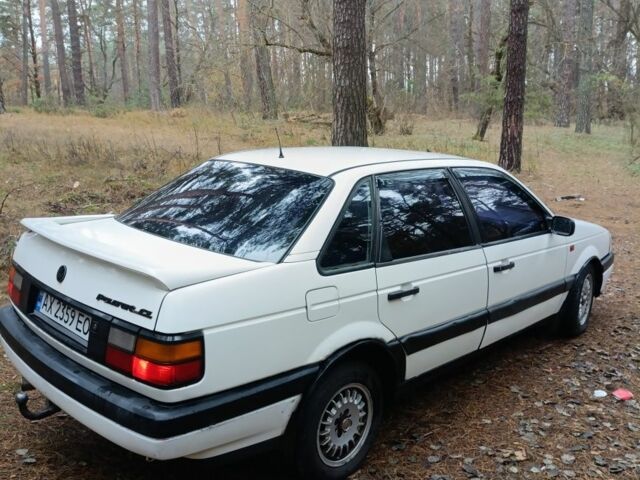 Белый Фольксваген Пассат СС, объемом двигателя 2 л и пробегом 380 тыс. км за 1500 $, фото 3 на Automoto.ua