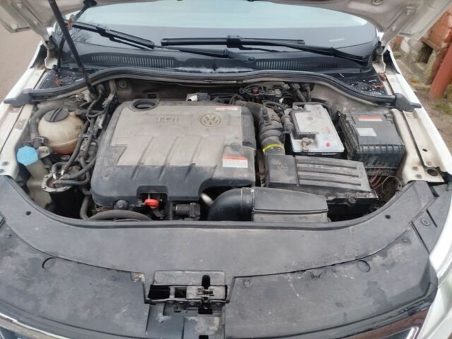 Білий Фольксваген Пассат СС, об'ємом двигуна 2 л та пробігом 251 тис. км за 8499 $, фото 7 на Automoto.ua