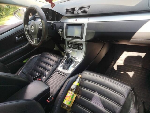 Білий Фольксваген Пассат СС, об'ємом двигуна 2 л та пробігом 251 тис. км за 8499 $, фото 4 на Automoto.ua