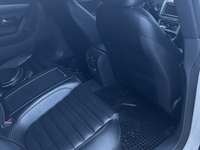 Білий Фольксваген Пассат СС, об'ємом двигуна 2 л та пробігом 80 тис. км за 10000 $, фото 5 на Automoto.ua