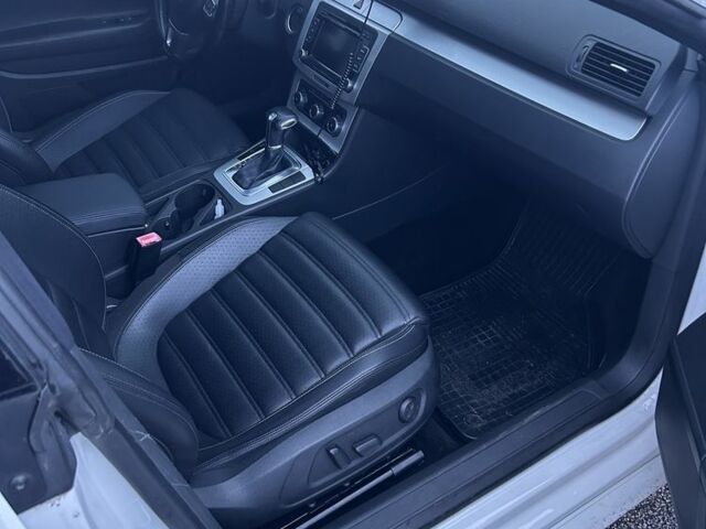 Білий Фольксваген Пассат СС, об'ємом двигуна 2 л та пробігом 80 тис. км за 10000 $, фото 6 на Automoto.ua