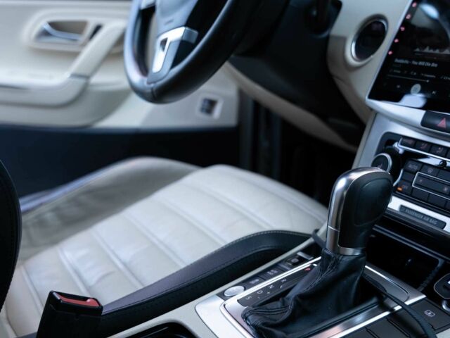 Белый Фольксваген Пассат СС, объемом двигателя 1.8 л и пробегом 280 тыс. км за 8500 $, фото 12 на Automoto.ua