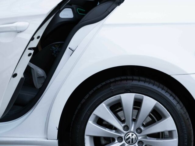 Белый Фольксваген Пассат СС, объемом двигателя 1.8 л и пробегом 280 тыс. км за 8500 $, фото 3 на Automoto.ua