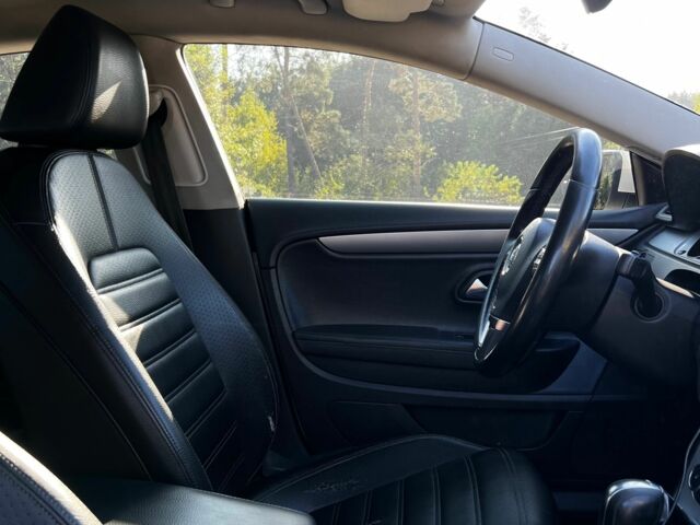 Белый Фольксваген Пассат СС, объемом двигателя 2 л и пробегом 227 тыс. км за 8000 $, фото 10 на Automoto.ua