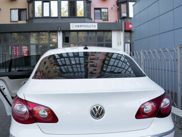 Белый Фольксваген Пассат СС, объемом двигателя 1.8 л и пробегом 280 тыс. км за 8500 $, фото 4 на Automoto.ua