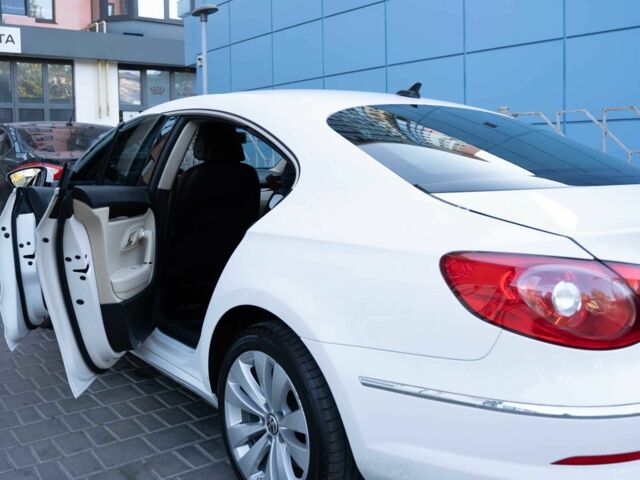 Белый Фольксваген Пассат СС, объемом двигателя 1.8 л и пробегом 280 тыс. км за 8500 $, фото 2 на Automoto.ua