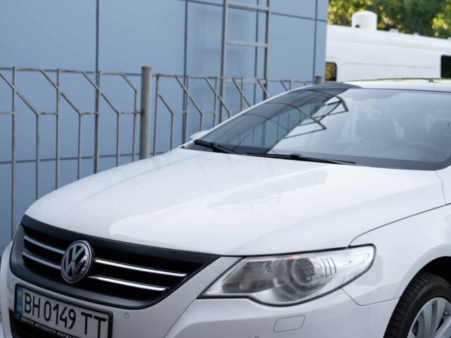 Белый Фольксваген Пассат СС, объемом двигателя 1.8 л и пробегом 280 тыс. км за 8500 $, фото 1 на Automoto.ua