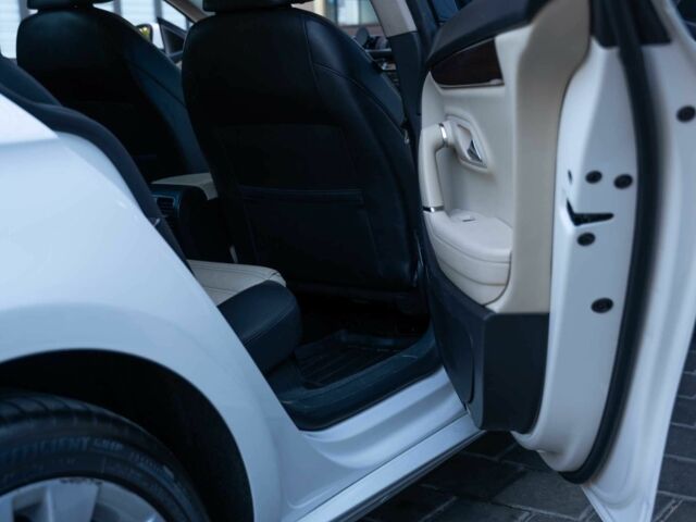 Белый Фольксваген Пассат СС, объемом двигателя 1.8 л и пробегом 280 тыс. км за 8500 $, фото 10 на Automoto.ua