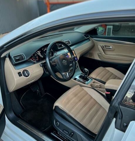 Белый Фольксваген Пассат СС, объемом двигателя 2 л и пробегом 210 тыс. км за 11500 $, фото 3 на Automoto.ua