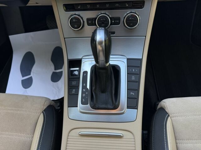 Белый Фольксваген Пассат СС, объемом двигателя 2 л и пробегом 292 тыс. км за 13500 $, фото 10 на Automoto.ua