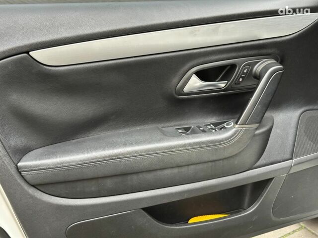 Белый Фольксваген Пассат СС, объемом двигателя 2 л и пробегом 223 тыс. км за 11290 $, фото 7 на Automoto.ua