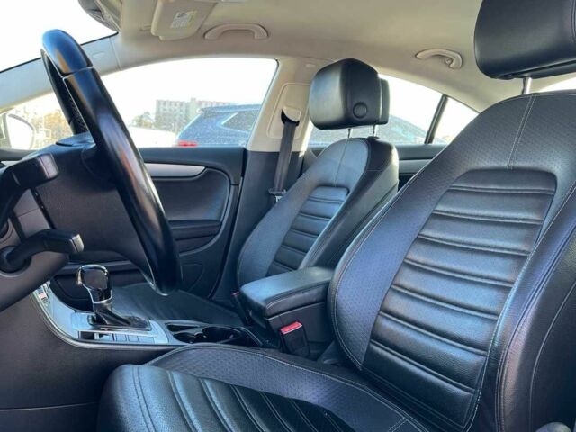 Белый Фольксваген Пассат СС, объемом двигателя 2 л и пробегом 197 тыс. км за 275 $, фото 6 на Automoto.ua