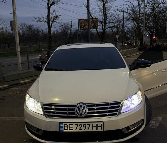 Белый Фольксваген Пассат СС, объемом двигателя 2 л и пробегом 328 тыс. км за 8700 $, фото 4 на Automoto.ua
