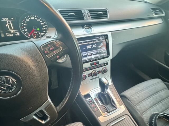 Белый Фольксваген Пассат СС, объемом двигателя 1.8 л и пробегом 162 тыс. км за 9450 $, фото 4 на Automoto.ua