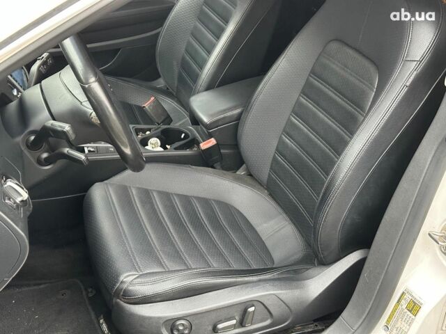 Белый Фольксваген Пассат СС, объемом двигателя 2 л и пробегом 223 тыс. км за 11290 $, фото 9 на Automoto.ua