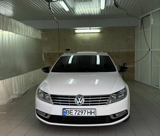 Белый Фольксваген Пассат СС, объемом двигателя 2 л и пробегом 328 тыс. км за 8700 $, фото 1 на Automoto.ua