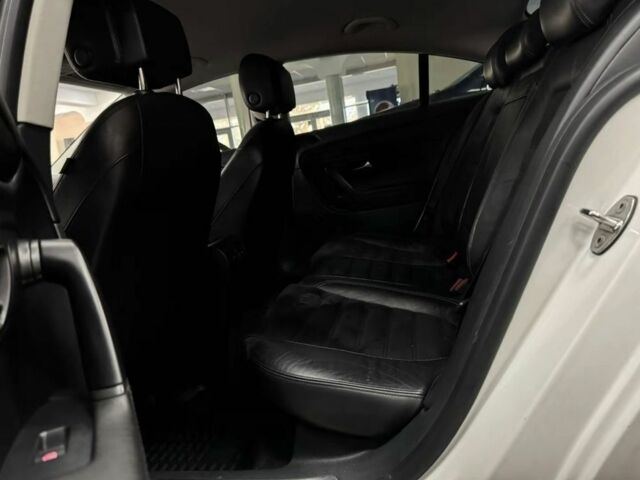 Белый Фольксваген Пассат СС, объемом двигателя 2 л и пробегом 228 тыс. км за 12000 $, фото 6 на Automoto.ua