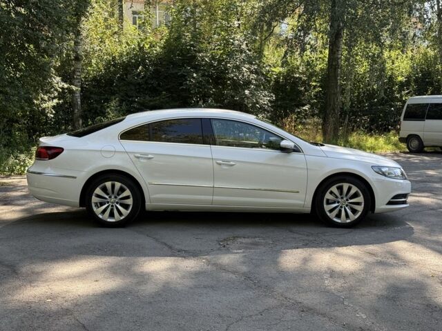 Белый Фольксваген Пассат СС, объемом двигателя 2 л и пробегом 292 тыс. км за 13500 $, фото 3 на Automoto.ua