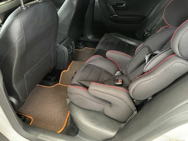 Белый Фольксваген Пассат СС, объемом двигателя 1.8 л и пробегом 236 тыс. км за 9999 $, фото 4 на Automoto.ua