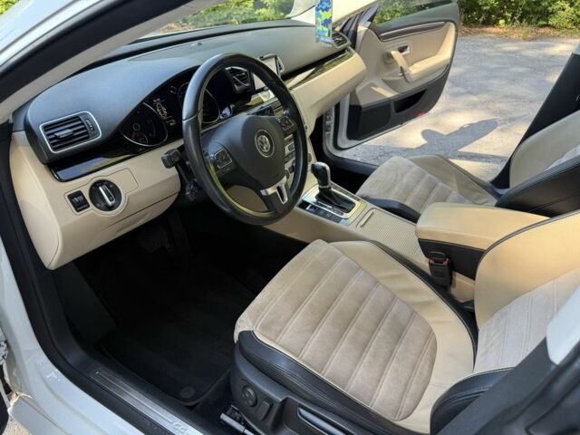 Белый Фольксваген Пассат СС, объемом двигателя 2 л и пробегом 292 тыс. км за 13500 $, фото 7 на Automoto.ua