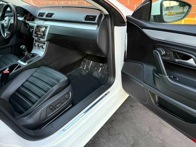 Білий Фольксваген Пассат СС, об'ємом двигуна 2 л та пробігом 87 тис. км за 5300 $, фото 6 на Automoto.ua