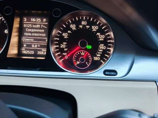 Белый Фольксваген Пассат СС, объемом двигателя 2 л и пробегом 180 тыс. км за 10700 $, фото 7 на Automoto.ua