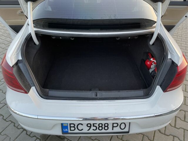 Белый Фольксваген Пассат СС, объемом двигателя 2 л и пробегом 200 тыс. км за 8700 $, фото 6 на Automoto.ua