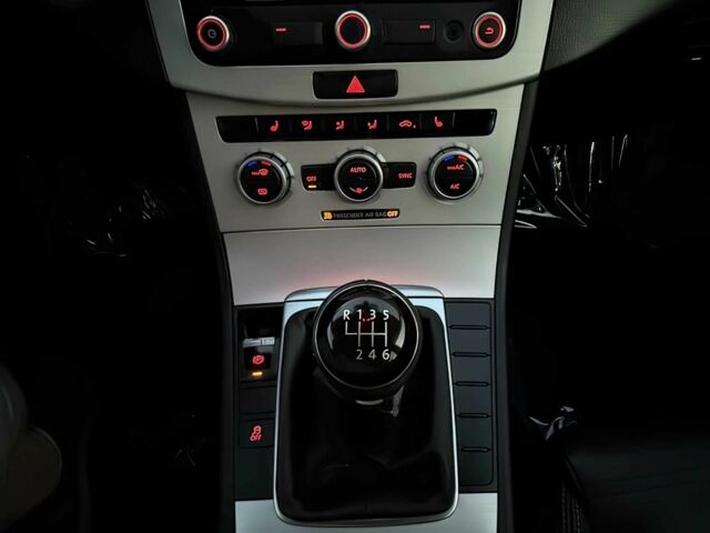 Белый Фольксваген Пассат СС, объемом двигателя 2 л и пробегом 82 тыс. км за 4100 $, фото 12 на Automoto.ua