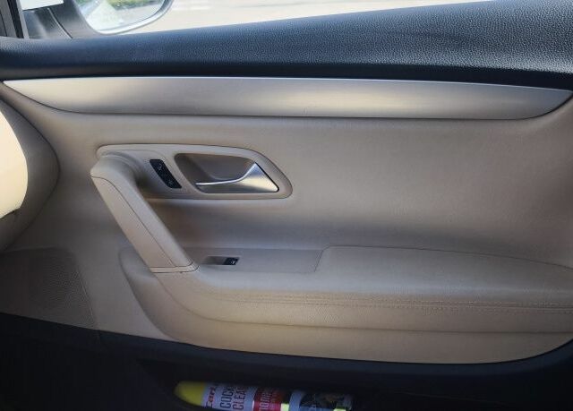 Белый Фольксваген Пассат СС, объемом двигателя 2 л и пробегом 212 тыс. км за 10499 $, фото 8 на Automoto.ua