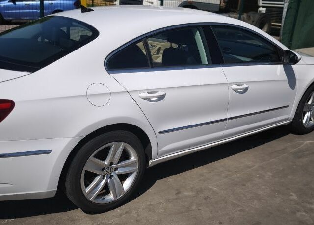 Білий Фольксваген Пассат СС, об'ємом двигуна 2 л та пробігом 213 тис. км за 10999 $, фото 11 на Automoto.ua