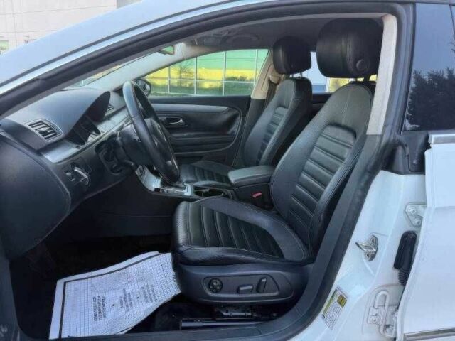 Белый Фольксваген Пассат СС, объемом двигателя 2 л и пробегом 99 тыс. км за 2000 $, фото 13 на Automoto.ua