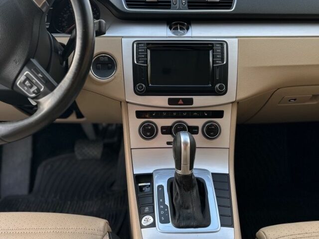 Белый Фольксваген Пассат СС, объемом двигателя 2 л и пробегом 211 тыс. км за 13500 $, фото 8 на Automoto.ua