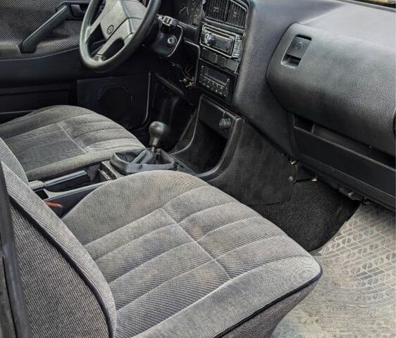 Білий Фольксваген Пассат СС, об'ємом двигуна 1.9 л та пробігом 291 тис. км за 723 $, фото 4 на Automoto.ua