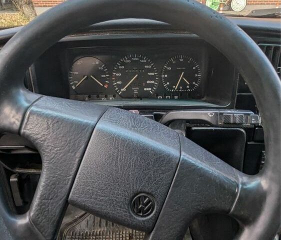 Білий Фольксваген Пассат СС, об'ємом двигуна 1.9 л та пробігом 291 тис. км за 723 $, фото 2 на Automoto.ua