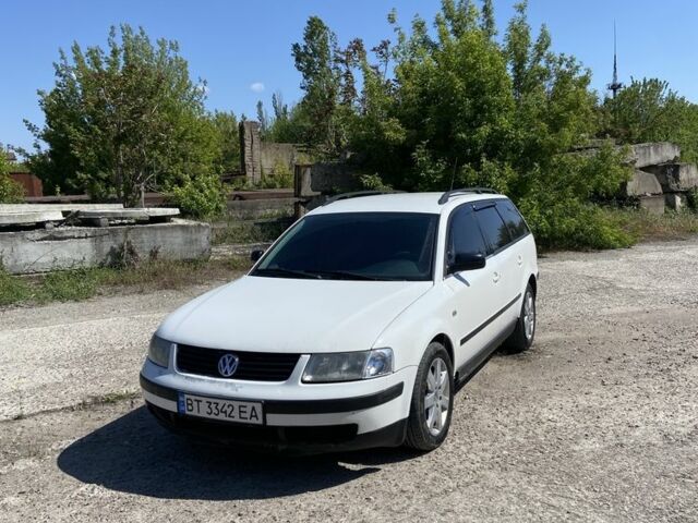 Белый Фольксваген Пассат СС, объемом двигателя 1.6 л и пробегом 250 тыс. км за 3200 $, фото 2 на Automoto.ua