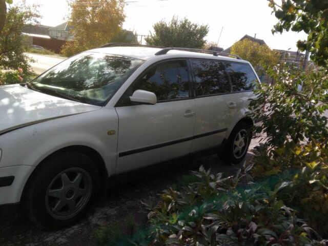 Білий Фольксваген Пассат СС, об'ємом двигуна 1.9 л та пробігом 591 тис. км за 4000 $, фото 2 на Automoto.ua