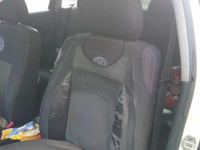 Білий Фольксваген Пассат СС, об'ємом двигуна 1.9 л та пробігом 591 тис. км за 4000 $, фото 6 на Automoto.ua