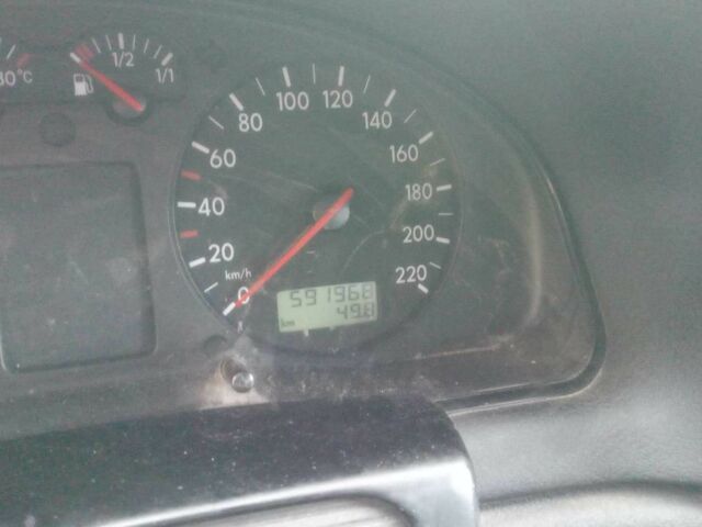 Білий Фольксваген Пассат СС, об'ємом двигуна 1.9 л та пробігом 591 тис. км за 4000 $, фото 5 на Automoto.ua