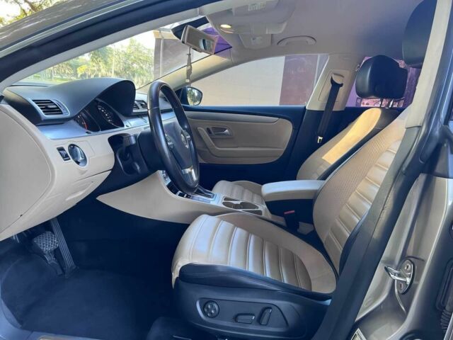 Бежевый Фольксваген Пассат СС, объемом двигателя 2 л и пробегом 90 тыс. км за 4400 $, фото 9 на Automoto.ua