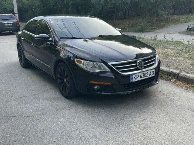 Черный Фольксваген Пассат СС, объемом двигателя 2 л и пробегом 190 тыс. км за 8700 $, фото 1 на Automoto.ua