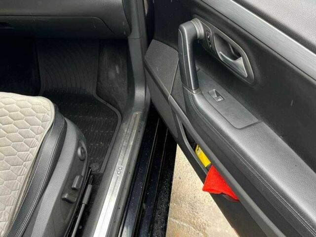 Черный Фольксваген Пассат СС, объемом двигателя 2 л и пробегом 280 тыс. км за 10400 $, фото 13 на Automoto.ua