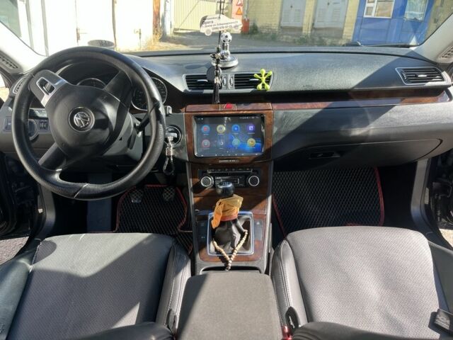 Черный Фольксваген Пассат СС, объемом двигателя 2 л и пробегом 248 тыс. км за 8000 $, фото 5 на Automoto.ua